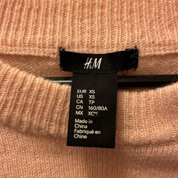 H&M pink sweater with gold sequined heart size small. - Picture 3 of 8